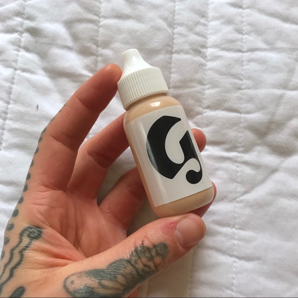 GLOSSIER Perfecting Skin Tint Medium BB Cream